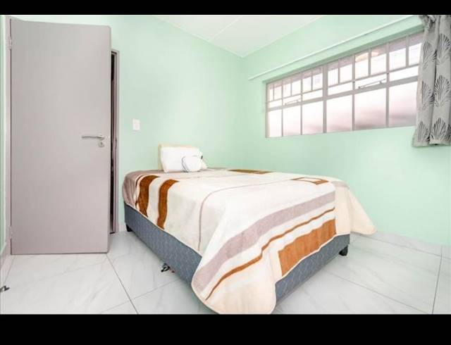 2 BEDROOM APARTMENT FOR SALE IN HOUGHTON ESTATE